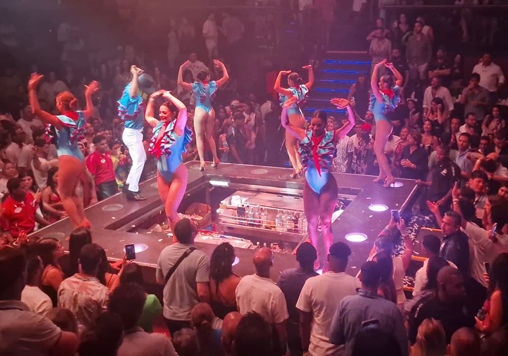 Salsa danseressen – hostesses, cocktailshakers, workshops en etertainment